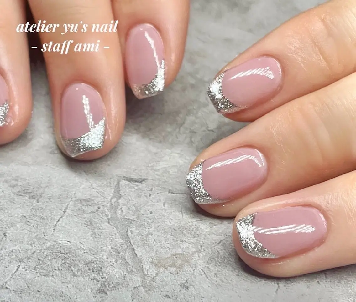 ネイル フレンチネイル ラメ(グリッター) シルバー ハンドネイル ハンドケア atelier yu's nailのネイルデザイン