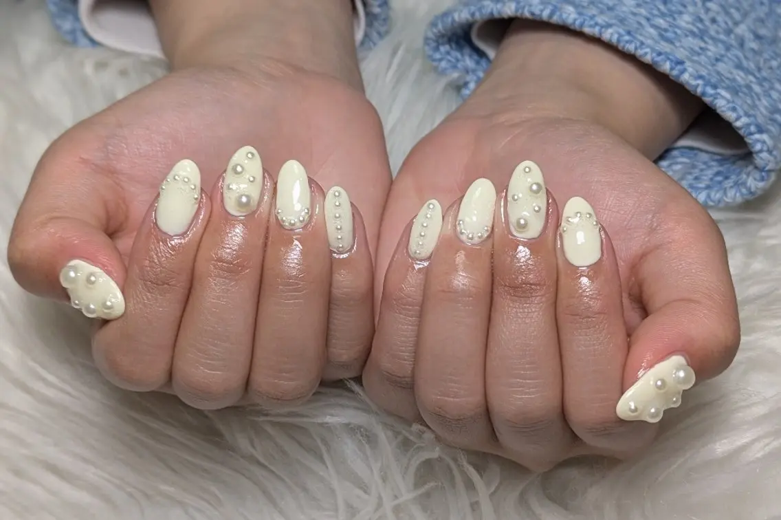 ネイル シンプルネイル 春ネイル ホワイト ハンドネイル m&pPrivate nailsalonのネイルデザイン
