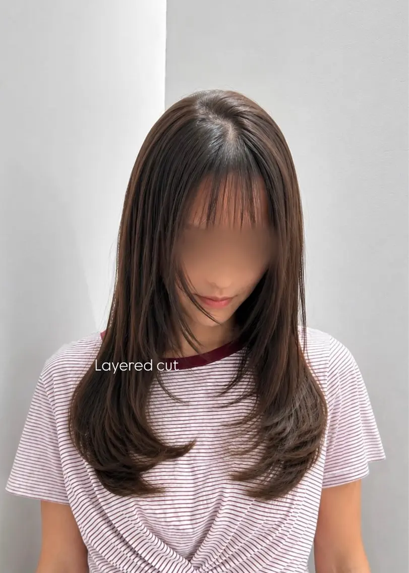 セミロング chihiro" 艶髪×透明感カラーのヘアスタイル