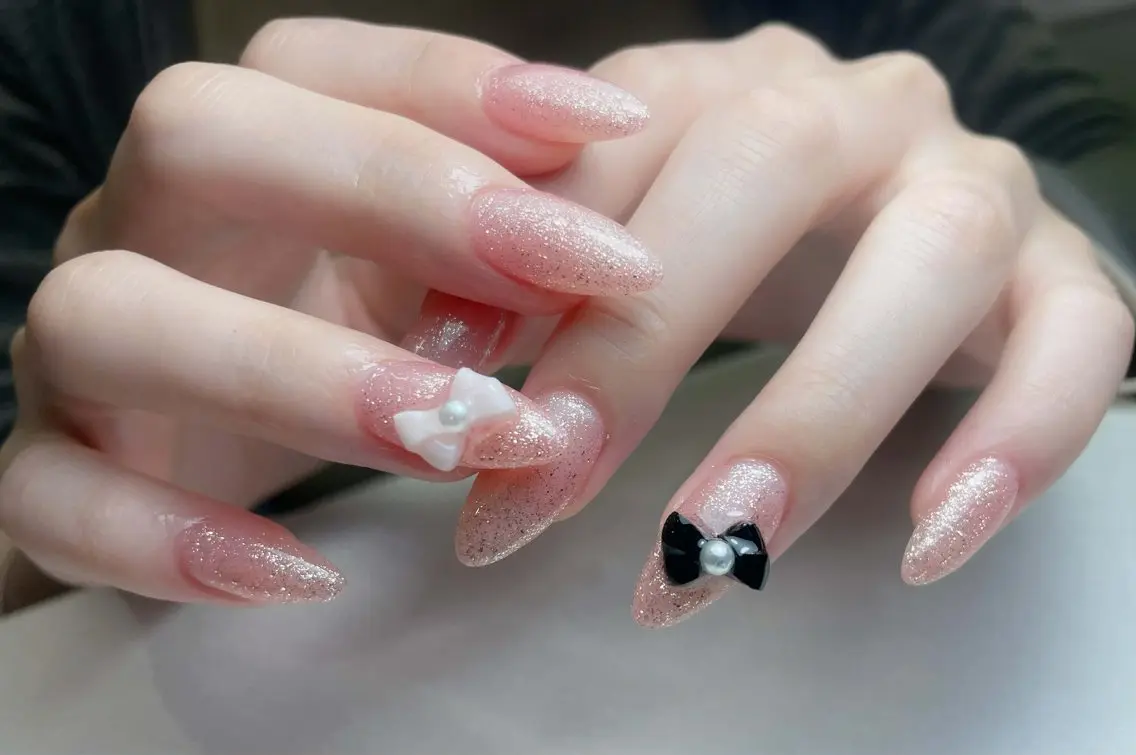 ネイル オーロラネイル フットネイル フレンチネイル ジェルネイル ガラスフレンチ 中野駅から2分 MEO NAILのネイルデザイン