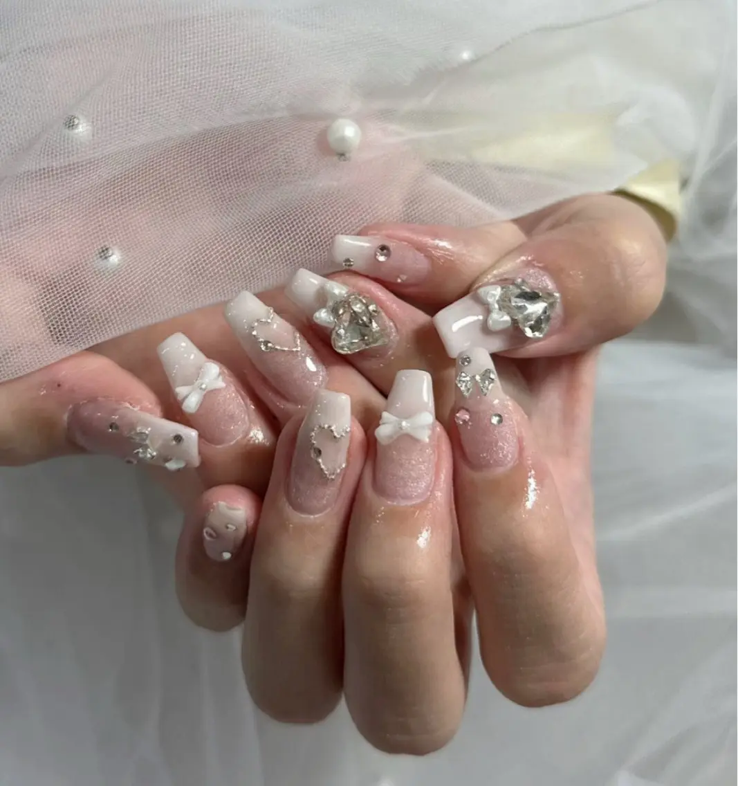 ネイル ハンドネイル フットネイル LAVISH nanamiのネイルデザイン