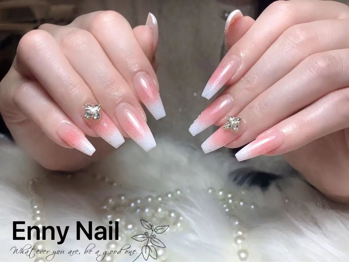 ネイル チークネイル フットネイル フレンチネイル ジェルネイル ガラスフレンチ Nailsalon Ennyのネイルデザイン