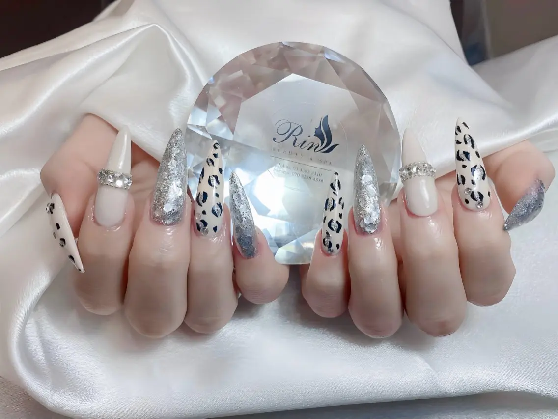 ネイル アートネイル チークネイル ジェルネイル ロングネイル マグネットネイル ハンドネイル Rin Nail 新大久保店のネイルデザイン
