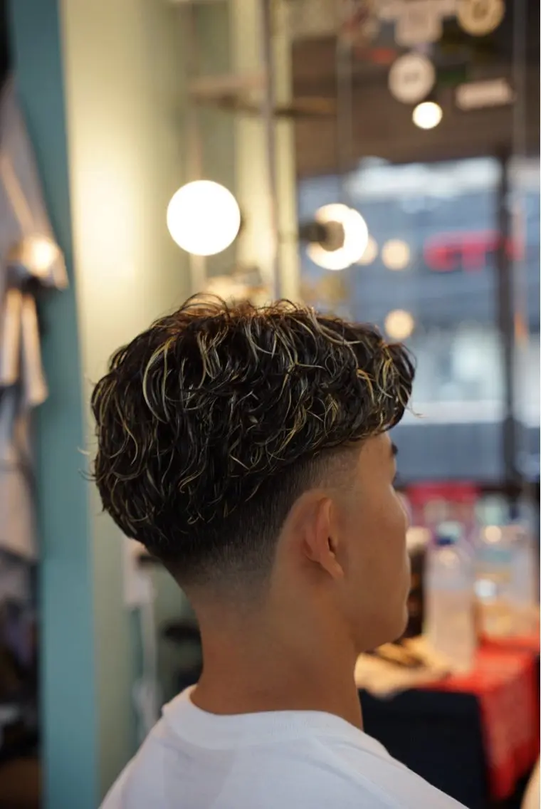 ショート カラー パーマ メンズ フェードカット メンズメッシュ メッシュ ヘアカラー メンズカット/ 三軒茶屋/YUTOのヘアスタイル