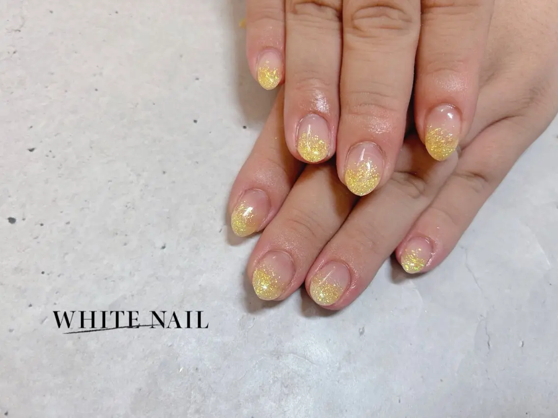 ネイル ラメ(グリッター) ハンドネイル WHITE NAIL ホワイトネイルのネイルデザイン