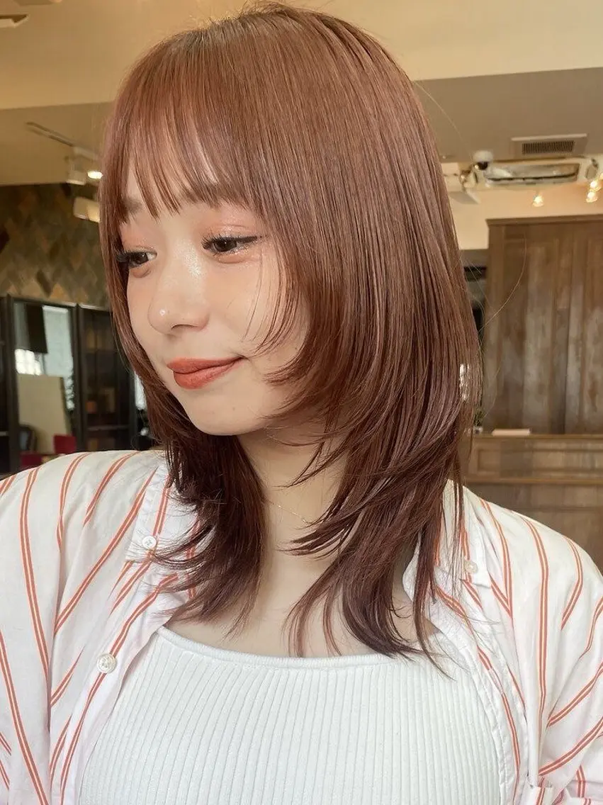 セミロング 谷 花音のヘアスタイル