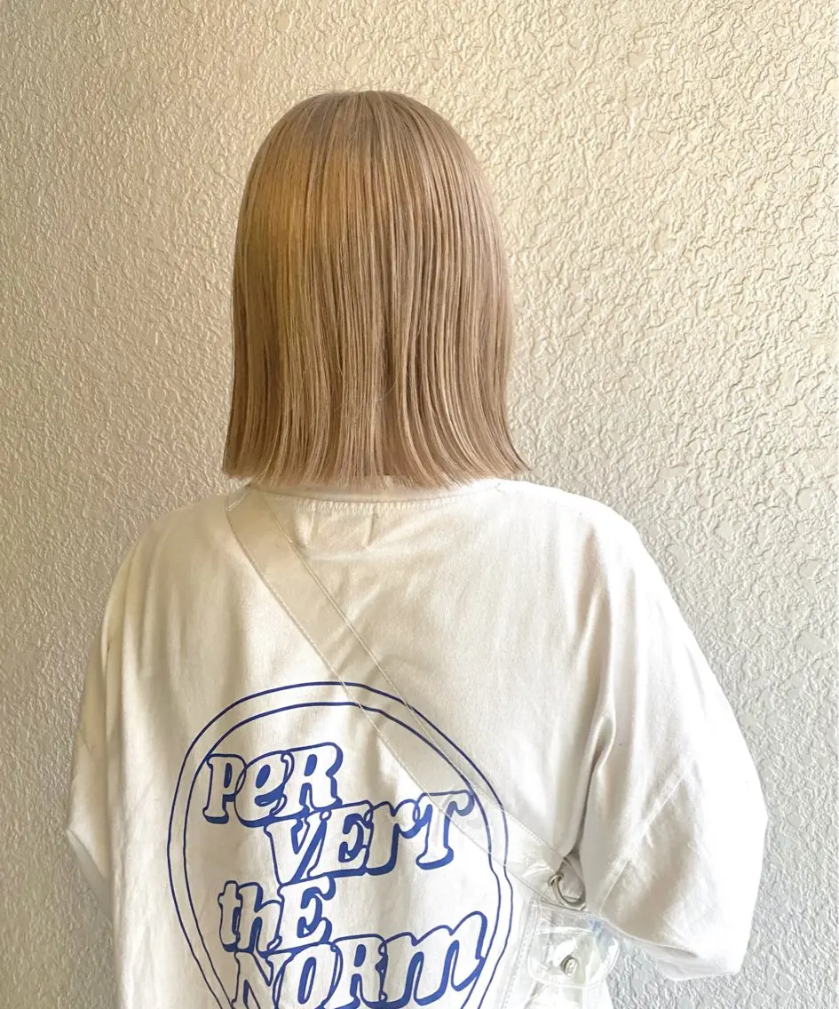 ショート カラー ベージュカラー ホワイトベージュ 久力琴音''透明感 カラー''アレンジのヘアスタイル