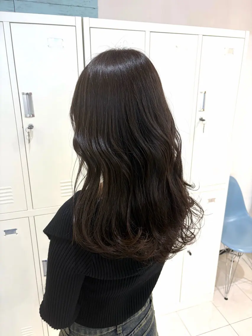 セミロング カラー グレージュ オリーブグレージュ オリーブグレー カット ヘアカラー トリートメント chic channel伊藤のヘアスタイル