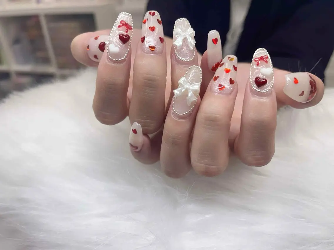 ネイル チークネイル フレンチネイル グラデーション キラキラネイル 韓国ネイル ハンドネイル Minette nailHuongのネイルデザイン