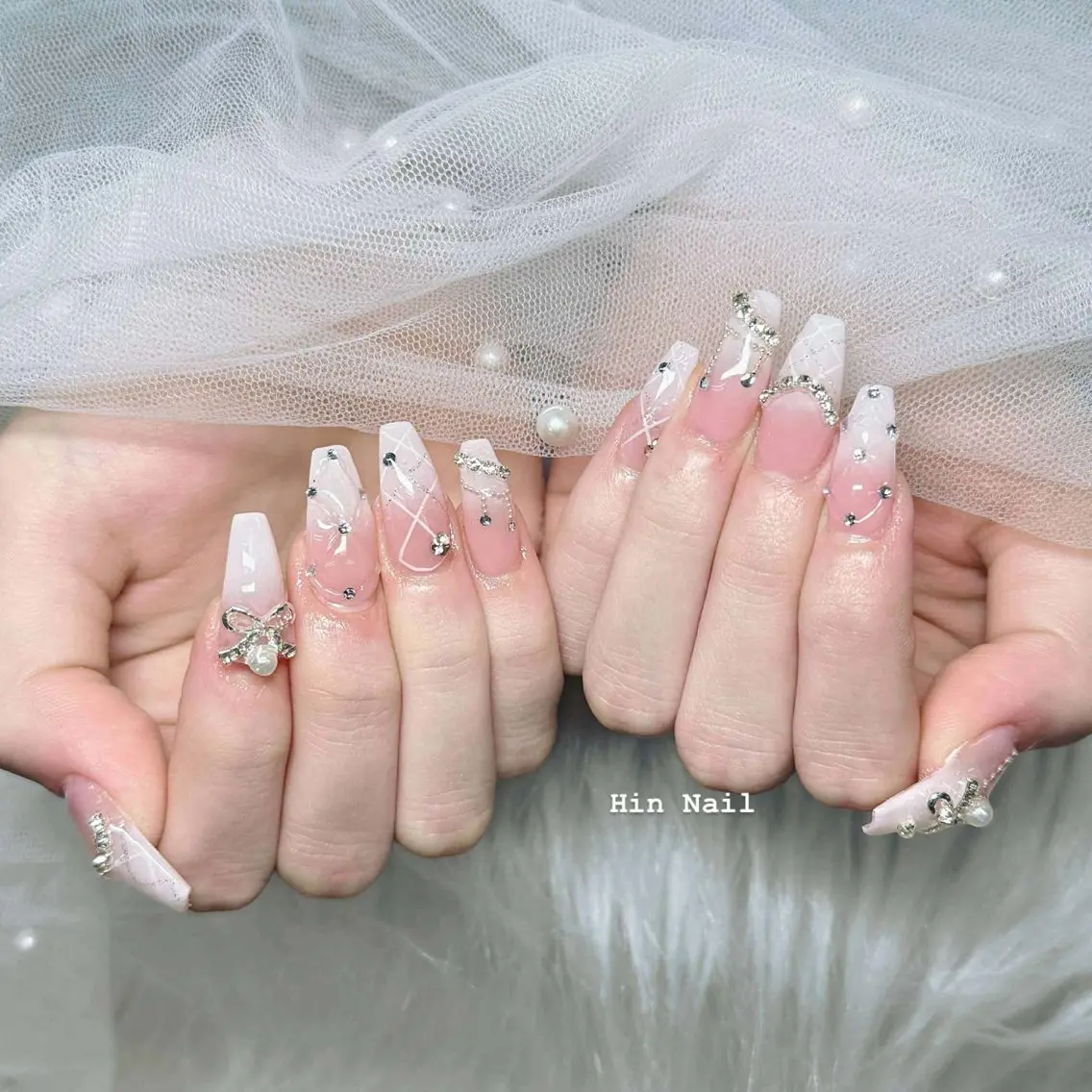 ネイル ボルドー チークネイル フレンチネイル グラデーション キラキラネイル ハンドネイル Hin Nail 日本橋のネイルデザイン