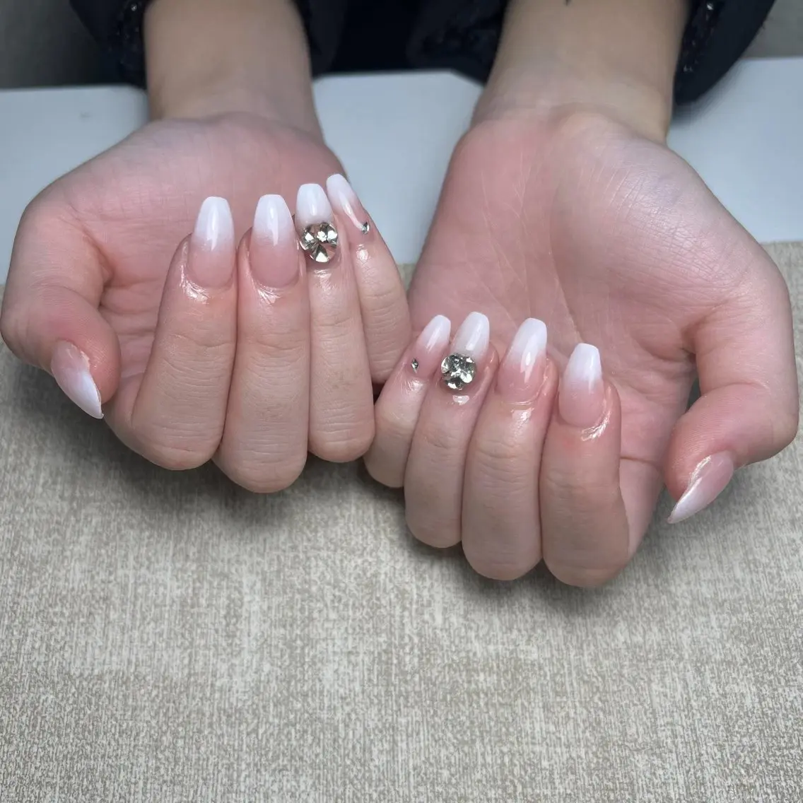 ネイル アートネイル ジェルネイル 韓国ネイル ニュアンスネイル ハンドネイル Luna Nail.Novaのネイルデザイン