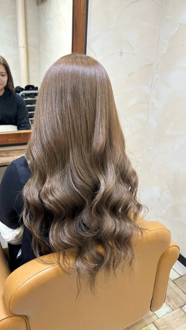 ロング カラー ベージュカラー オリーブベージュ ヘアカラー トリートメント ブリーチカラー🎀 Himariのヘアスタイル