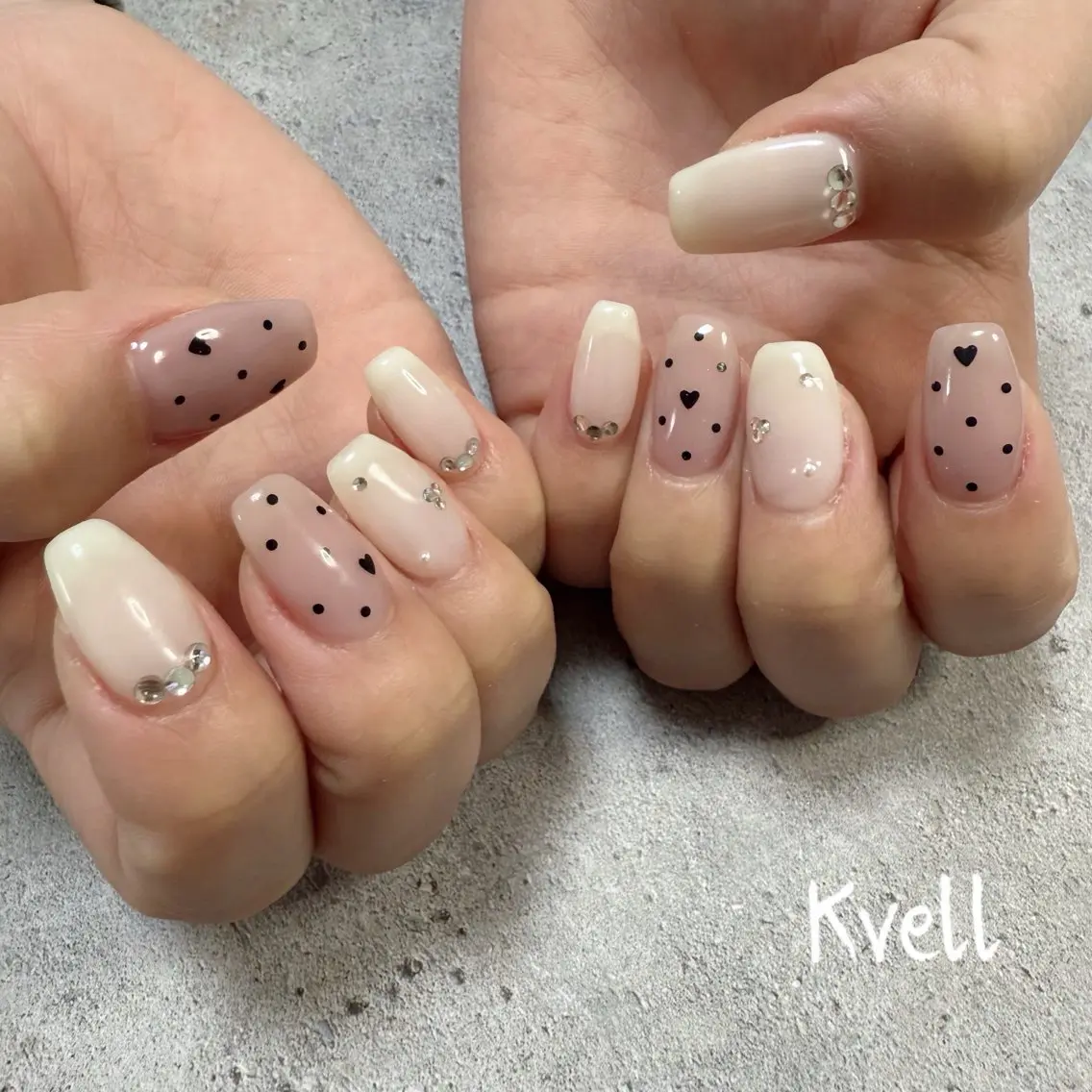 ネイル ドット ハート ハンドネイル nailsalon Kvellのネイルデザイン