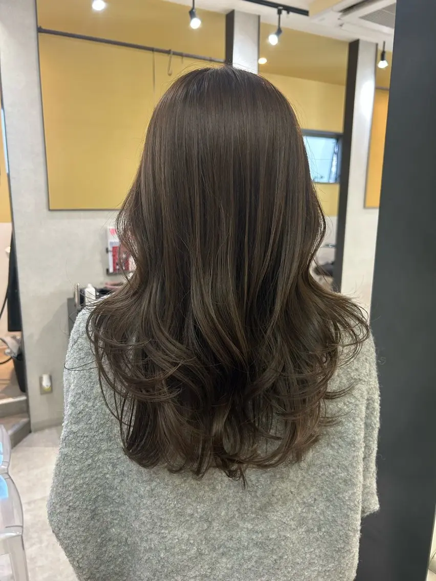 ロング カラー ブリーチ 透明感カラー グレージュ ブリーチなしカラー カット ヘアカラー トリートメント hubhair レイヤー/透明感のヘアスタイル