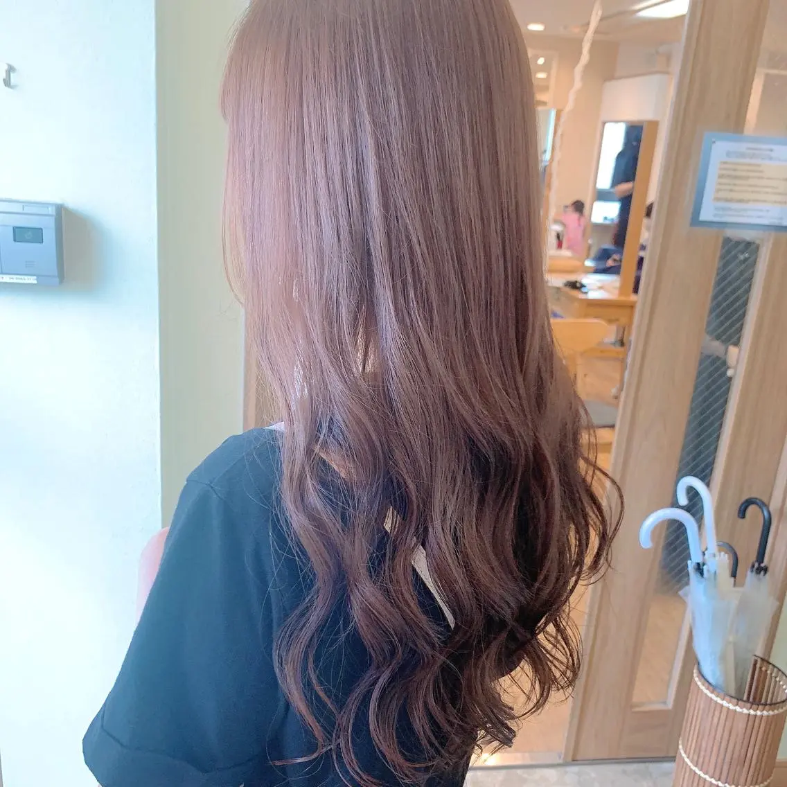 ロング カラー ベージュカラー ピンクカラー ピンクベージュ ヘアカラー トリートメント NUMBER_ ユイナのヘアスタイル