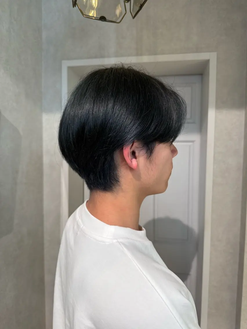 カラー 黒髪 ブリーチ ブルーカラー ブルーブラック ケアブリーチ *.+゚ ゆな🪄︎︎◝✩のヘアスタイル