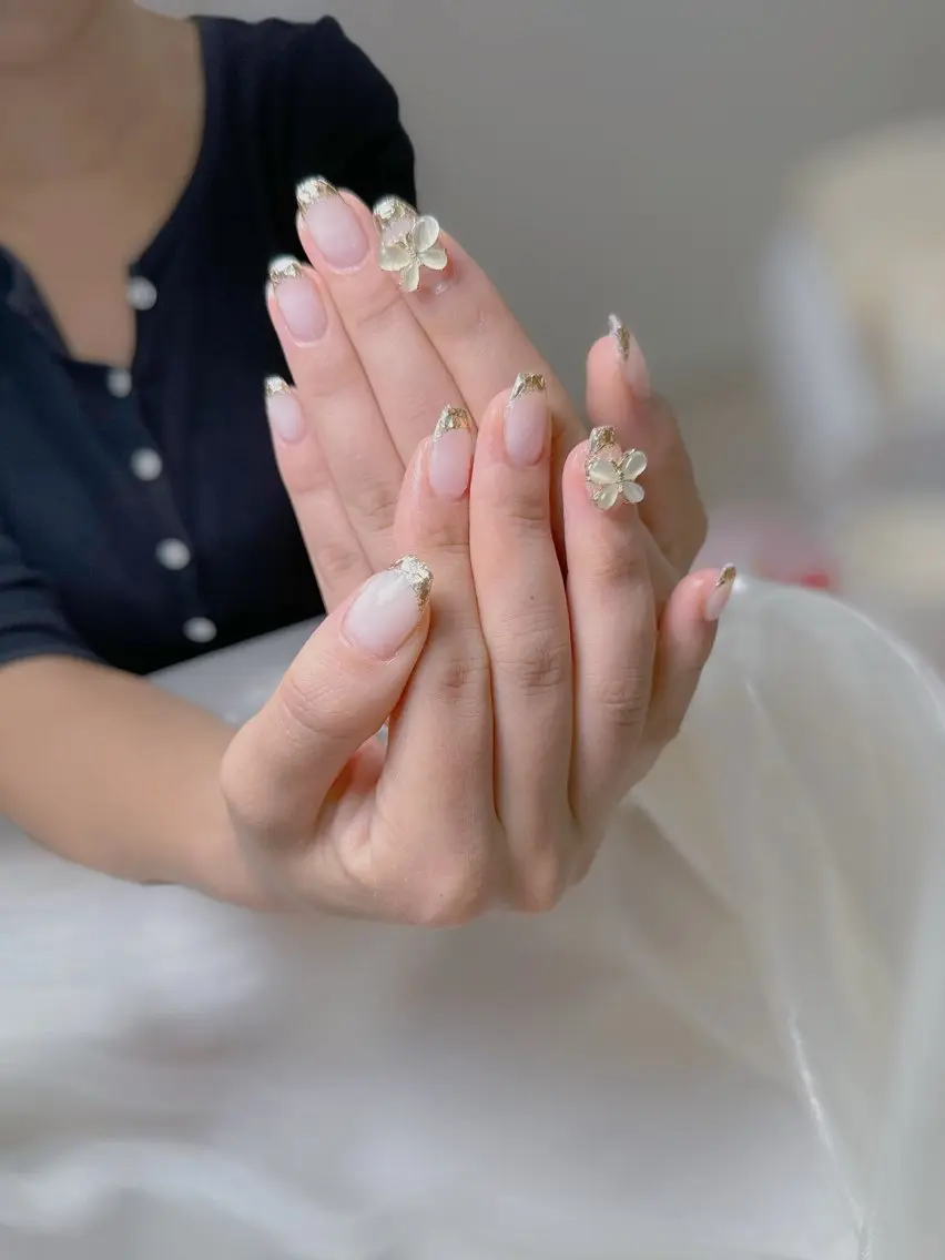 ネイル フレンチネイル ガラスフレンチ ハンドネイル Maggie nailクロのネイルデザイン