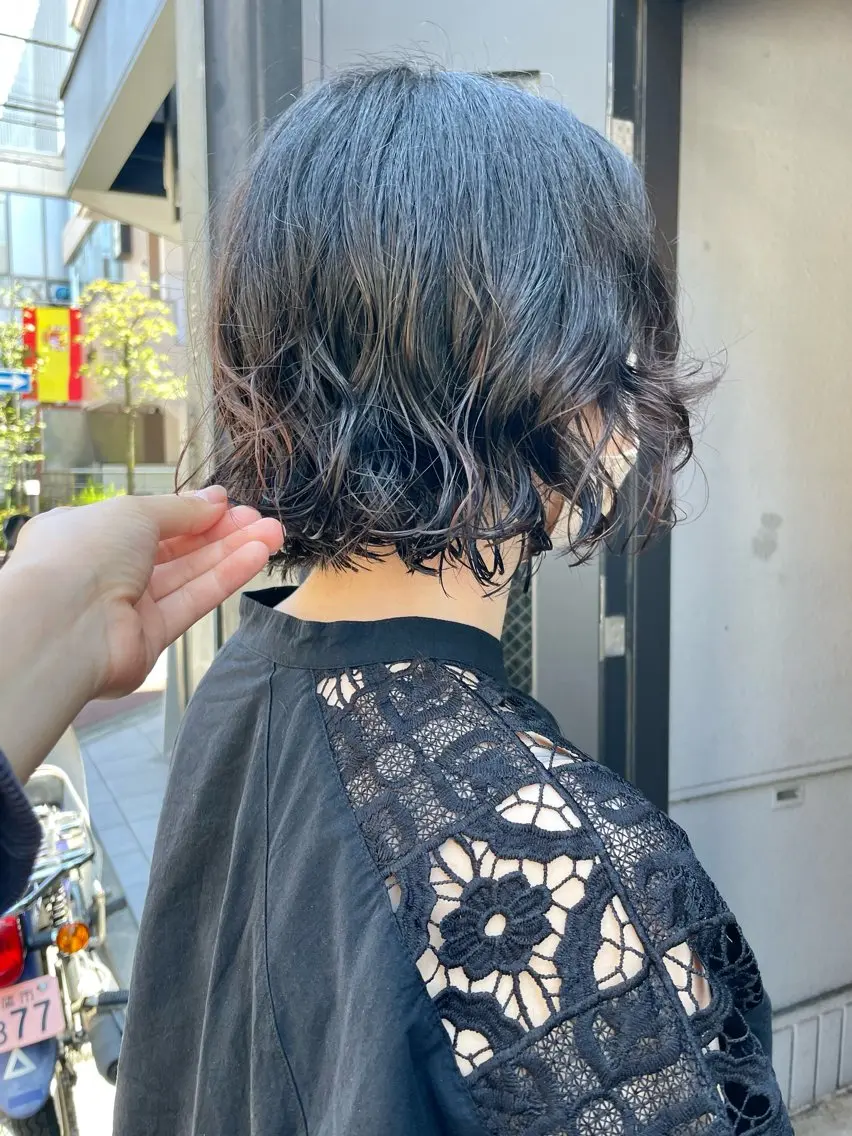ミディアム パーマ ミディアムパーマ ボブ 伸ばしかけ ニュアンスパーマ レイヤー×初 パーマ|hinakoのヘアスタイル