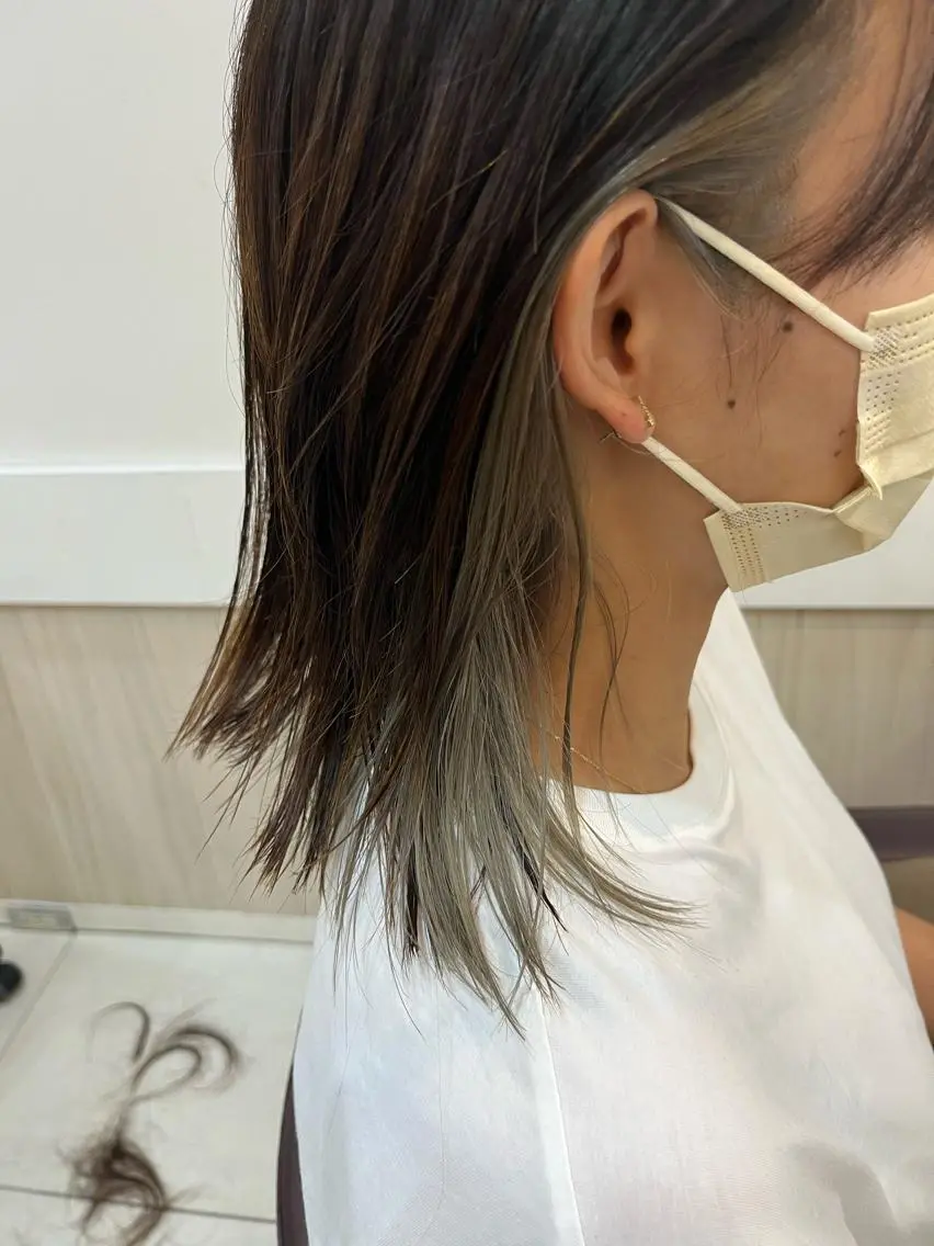イヤリングカラー＋ベースカラー（シャンプー、ブロー込み）の写真