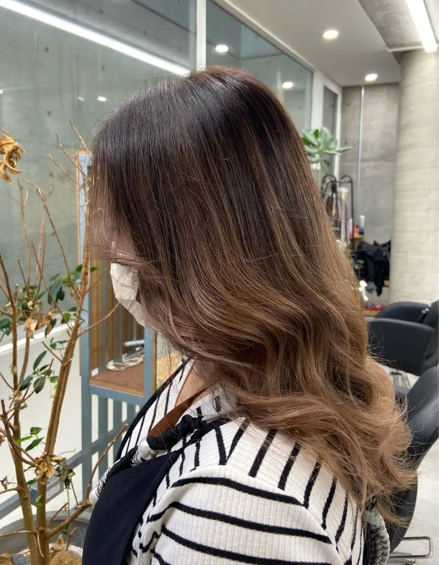 セミロング カラー バレイヤージュ ベージュカラー レイヤーカット ヘアカラー トリートメント Kotoko🖤/海 外/バレイヤージュのヘアスタイル