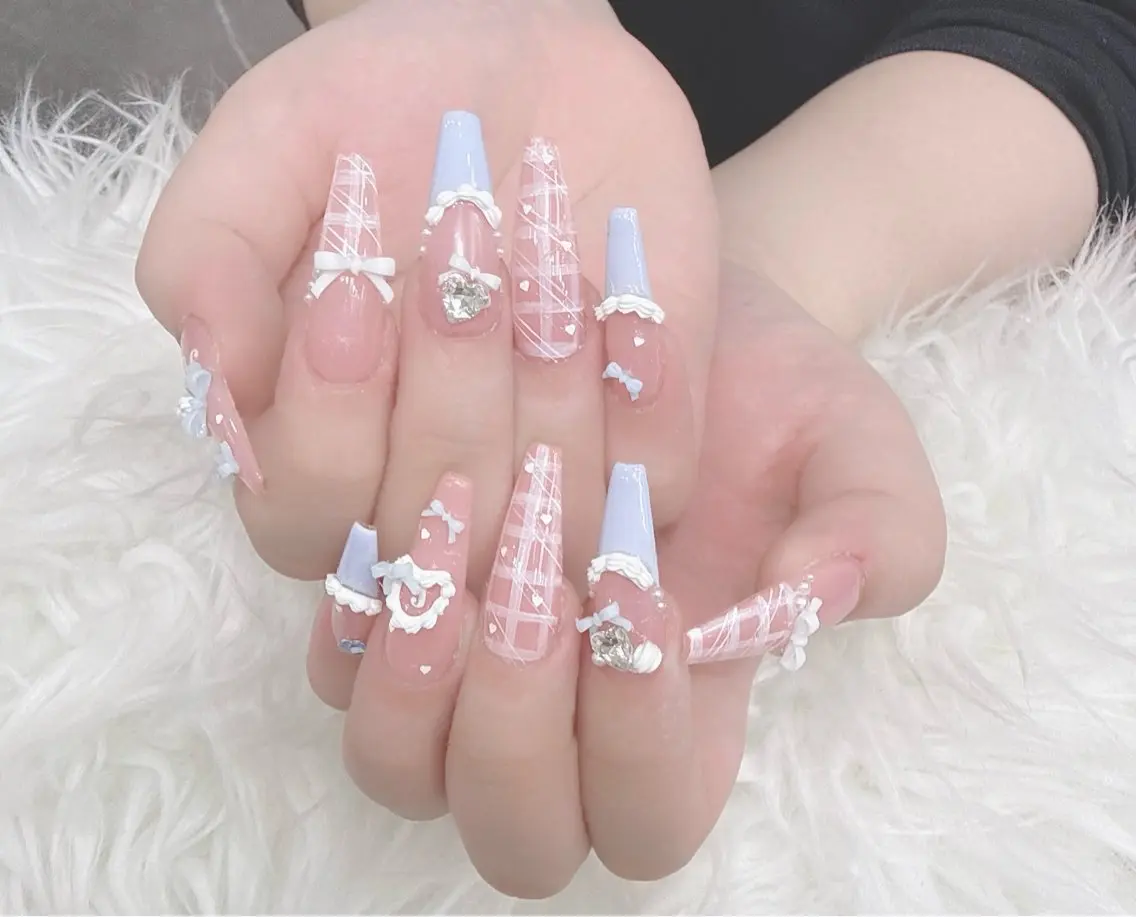 ネイル アートネイル オーロラネイル ボルドー チークネイル フレンチネイル ハンドネイル Sakura Nail Salonのネイルデザイン