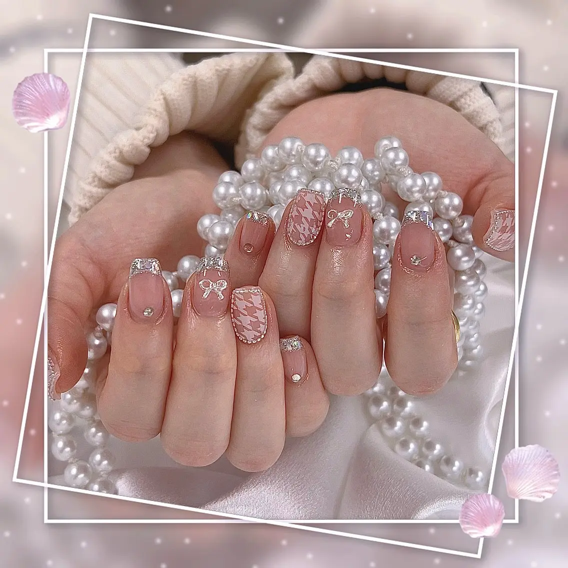 ネイル フレンチネイル グラデーション キラキラネイル 韓国ネイル マグネットネイル ハンドネイル ハンドケア Chill Nailsalonのネイルデザイン