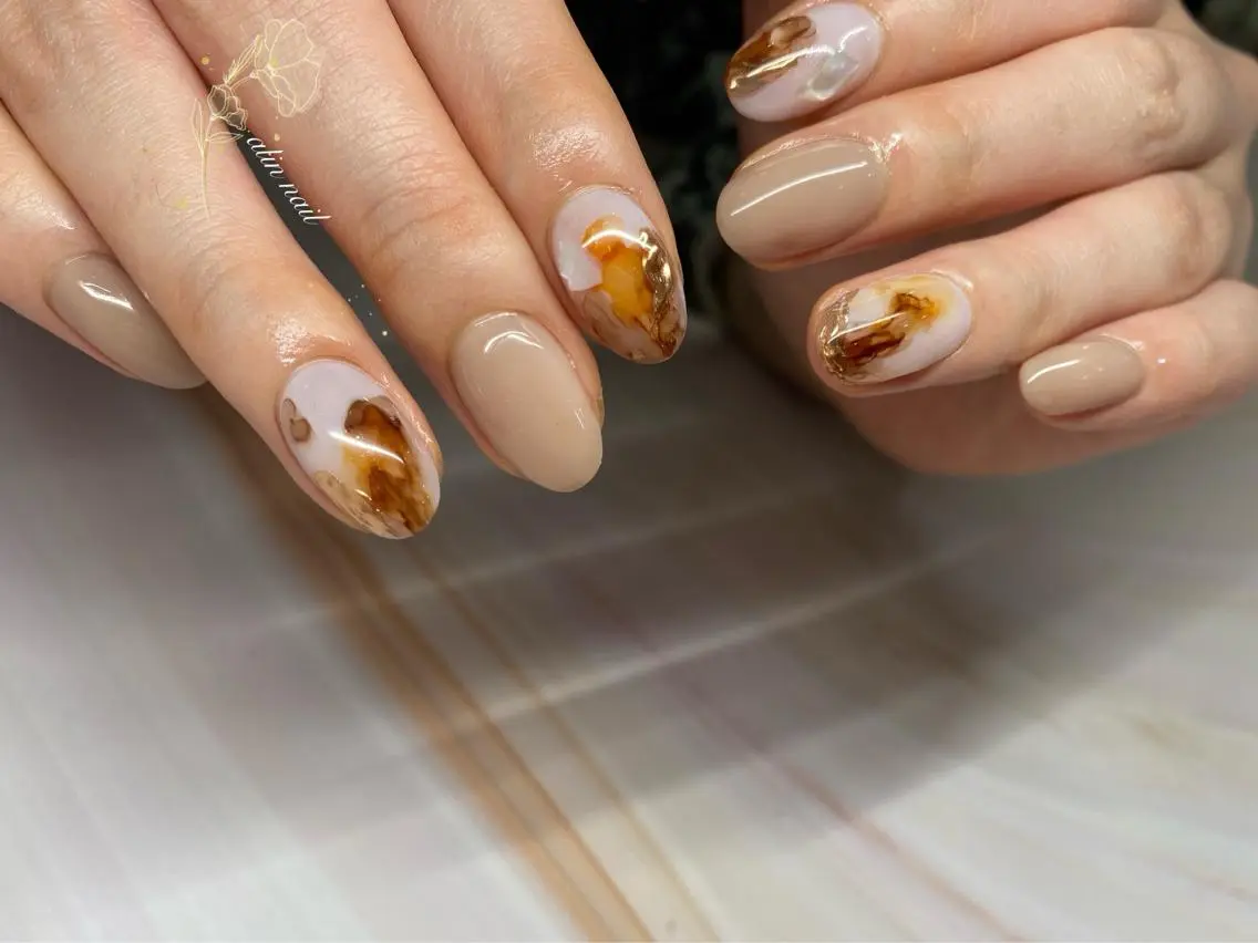 ネイル 持ち込み シンプルネイル ネイルサロン 9Carats神田のネイルデザイン