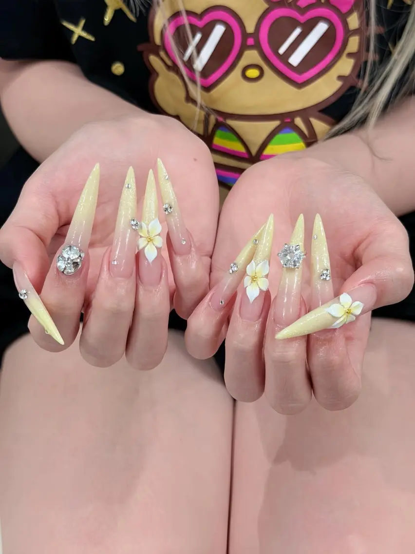 ネイル チークネイル ドット フレンチネイル グラデーション ハート ハンドネイル Eli Eli 新宿のネイルデザイン