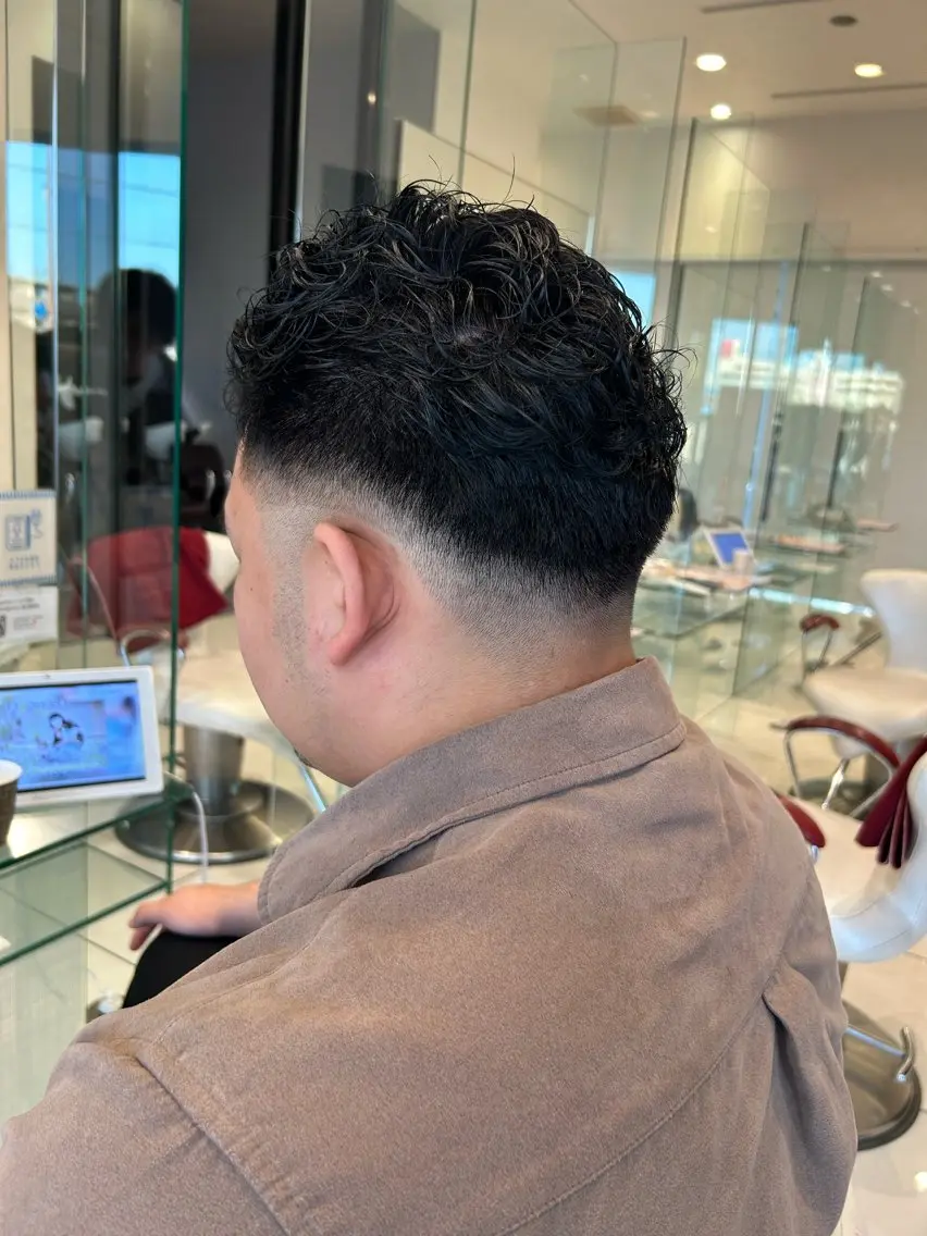 ショート パーマ メンズ フェードカット メンズパーマ 鈴木 颯介のヘアスタイル