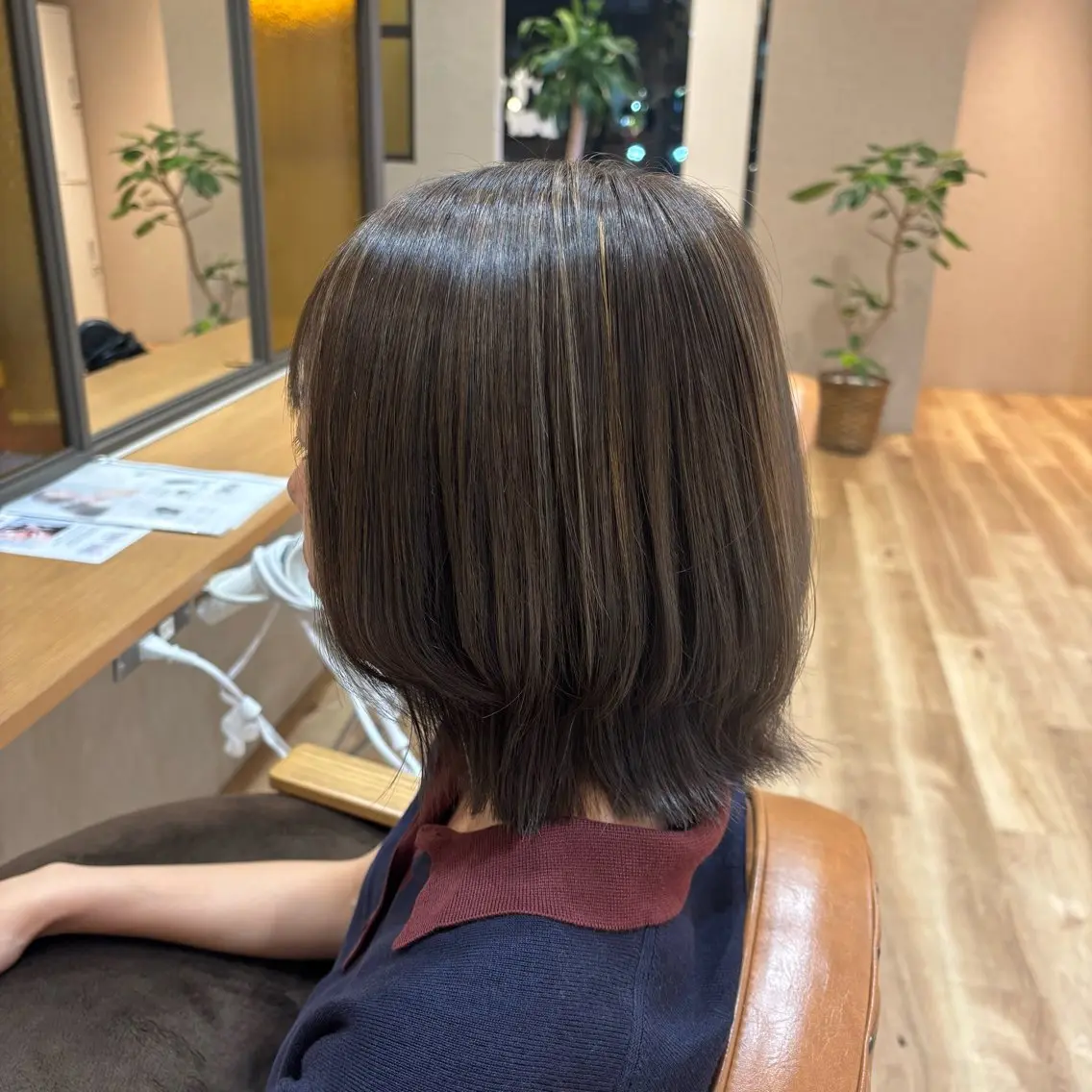 ミディアム ボブレイヤー アッシュ ボブ くびれヘア ハイライト 小西 七菜子のヘアスタイル