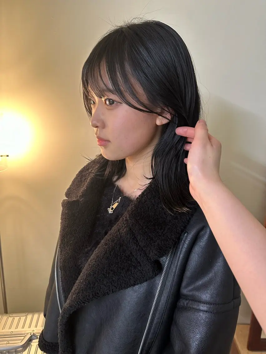 セミロング カラー 黒髪 ブルーカラー ブルーブラック ヘアカラー karen 🌷名古屋、名駅のヘアスタイル