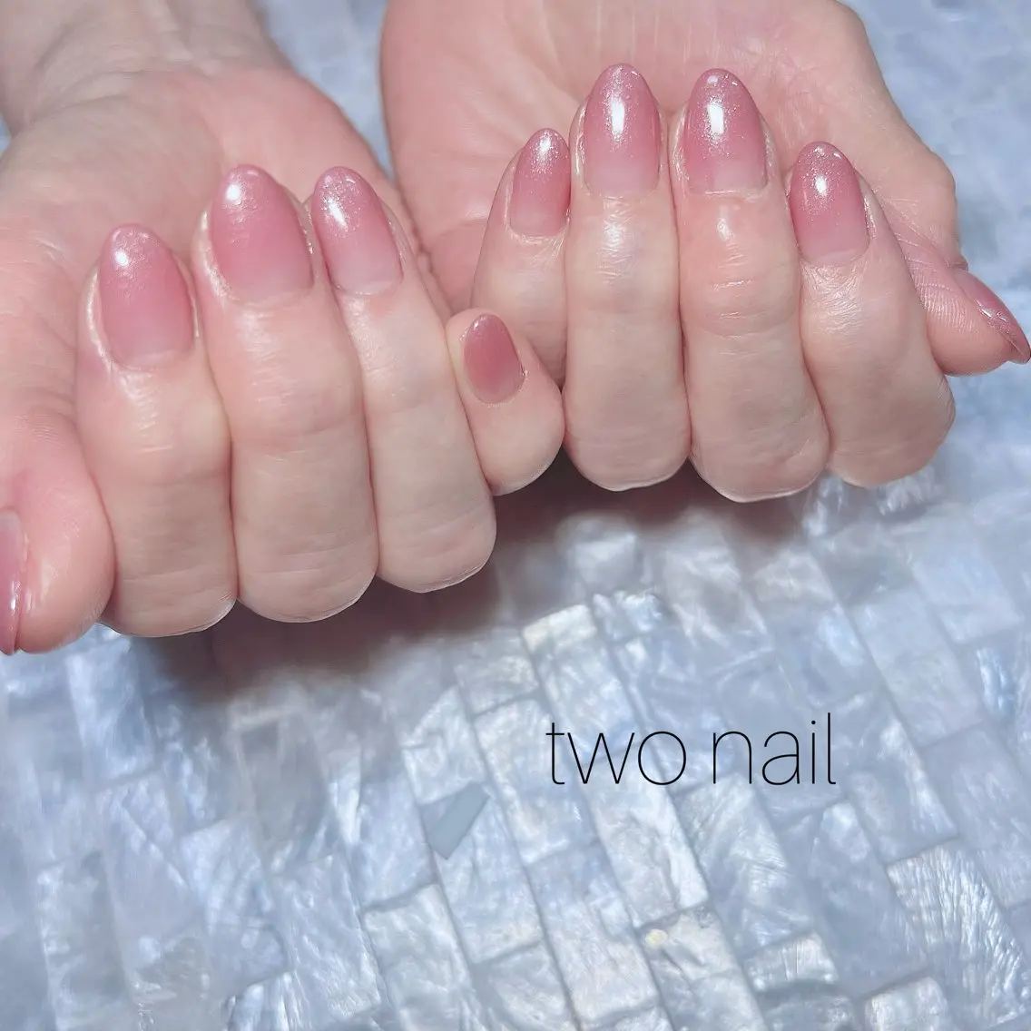 ネイル キラキラネイル ネイルチップ ホワイト ハンドネイル two nailのネイルデザイン