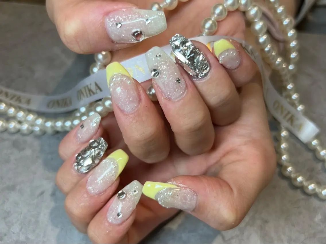ミディアム オニカネイル 表参道A4徒歩3分のネイルデザイン