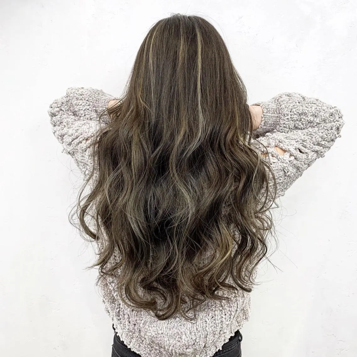 ロング カラー ヘアアレンジ マツエク・マツパ グレージュ ハイライトカラー ハイライト ヘアカラー TATSUYA アートディレクターのヘアスタイル