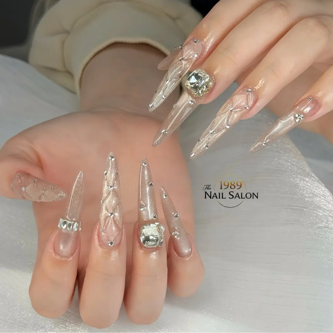 ネイル ロングネイル スーパーロングネイル ハンドネイル The 1989 Nail Salonのネイルデザイン