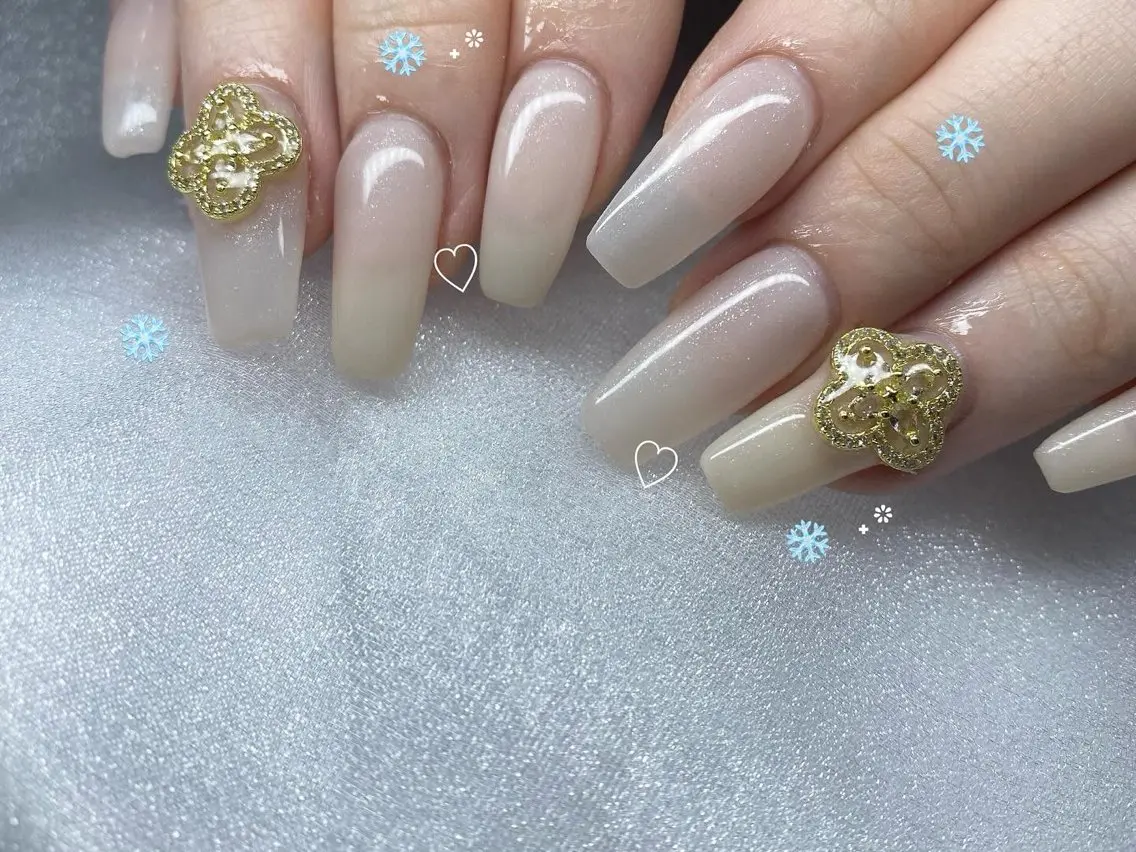 ネイル ロングネイル ホワイト ハンドネイル Lee_ nailのネイルデザイン