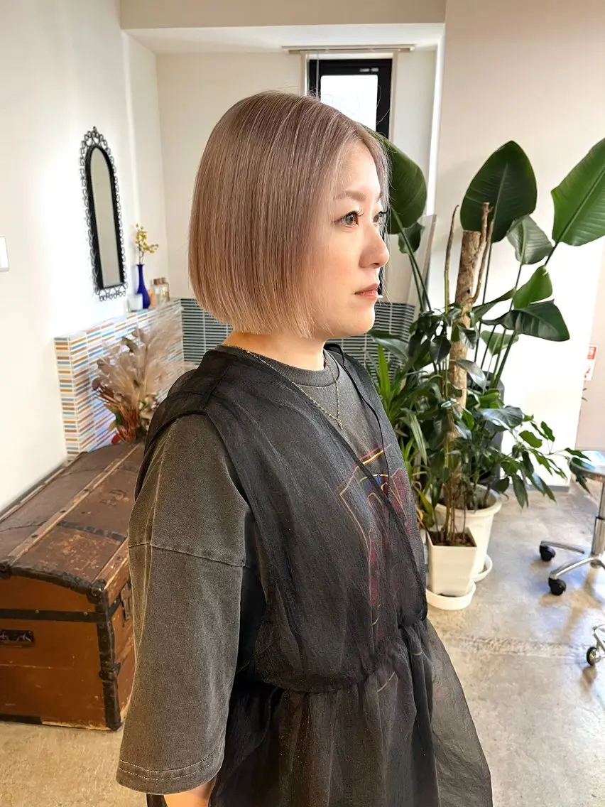ミディアム カラー ベージュカラー ブリーチ ホワイトベージュ カット ヘアカラー トリートメント 🩷ハイトーン透明感 レイヤー🩷ユリカのヘアスタイル