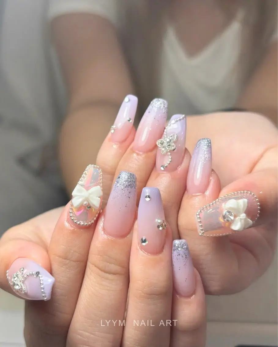 ネイル グラデーション キラキラネイル 韓国ネイル リボン LYYM Salonのネイルデザイン