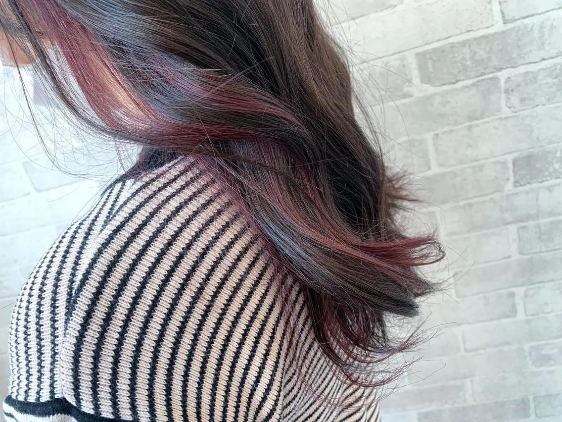 セミロング カラー インナーカラー 辻川 真央のヘアスタイル
