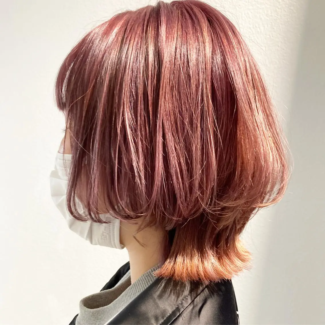 ミディアム カラー ブリーチ ピンクカラー ウルフカット カット ヘアカラー トリートメント スキバサミを使わない カット🌼唯🌼のヘアスタイル