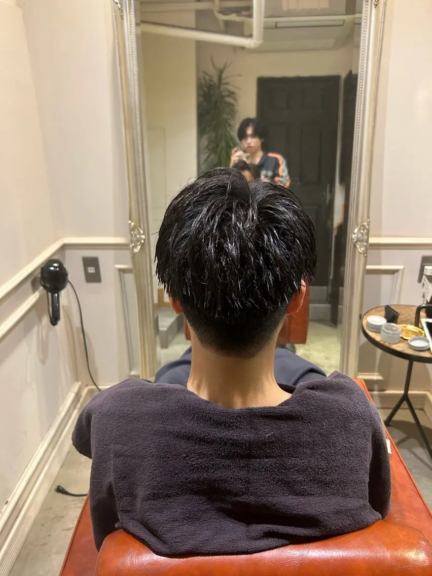 ショート カラー パーマ メンズ カット 新谷 虎太郎のヘアスタイル
