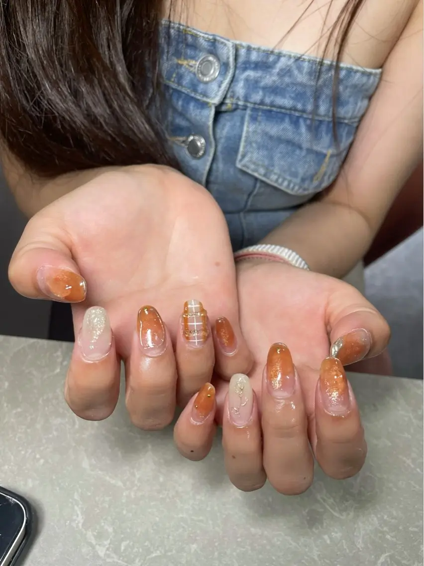 ネイル LAVISH 大和店 emi・:*+のネイルデザイン