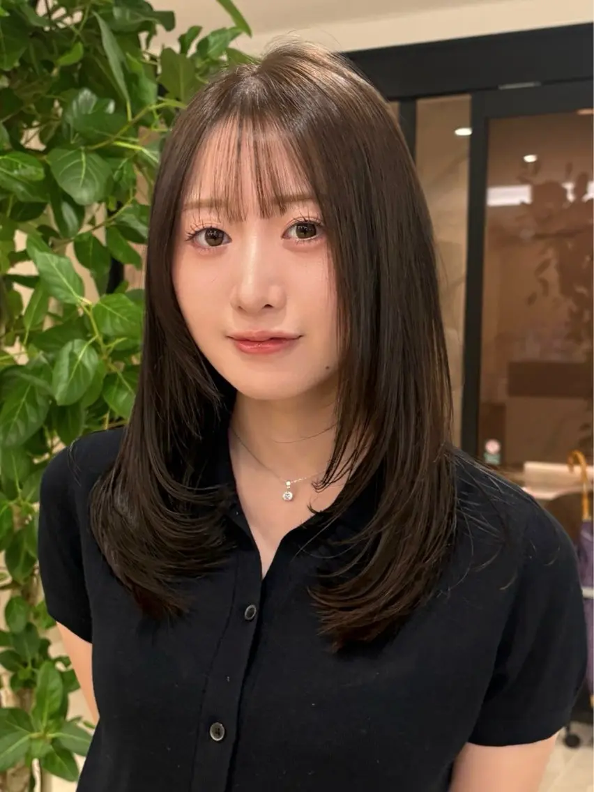 ミディアム ミディアムレイヤー レイヤーカット 村岡 咲菜のヘアスタイル