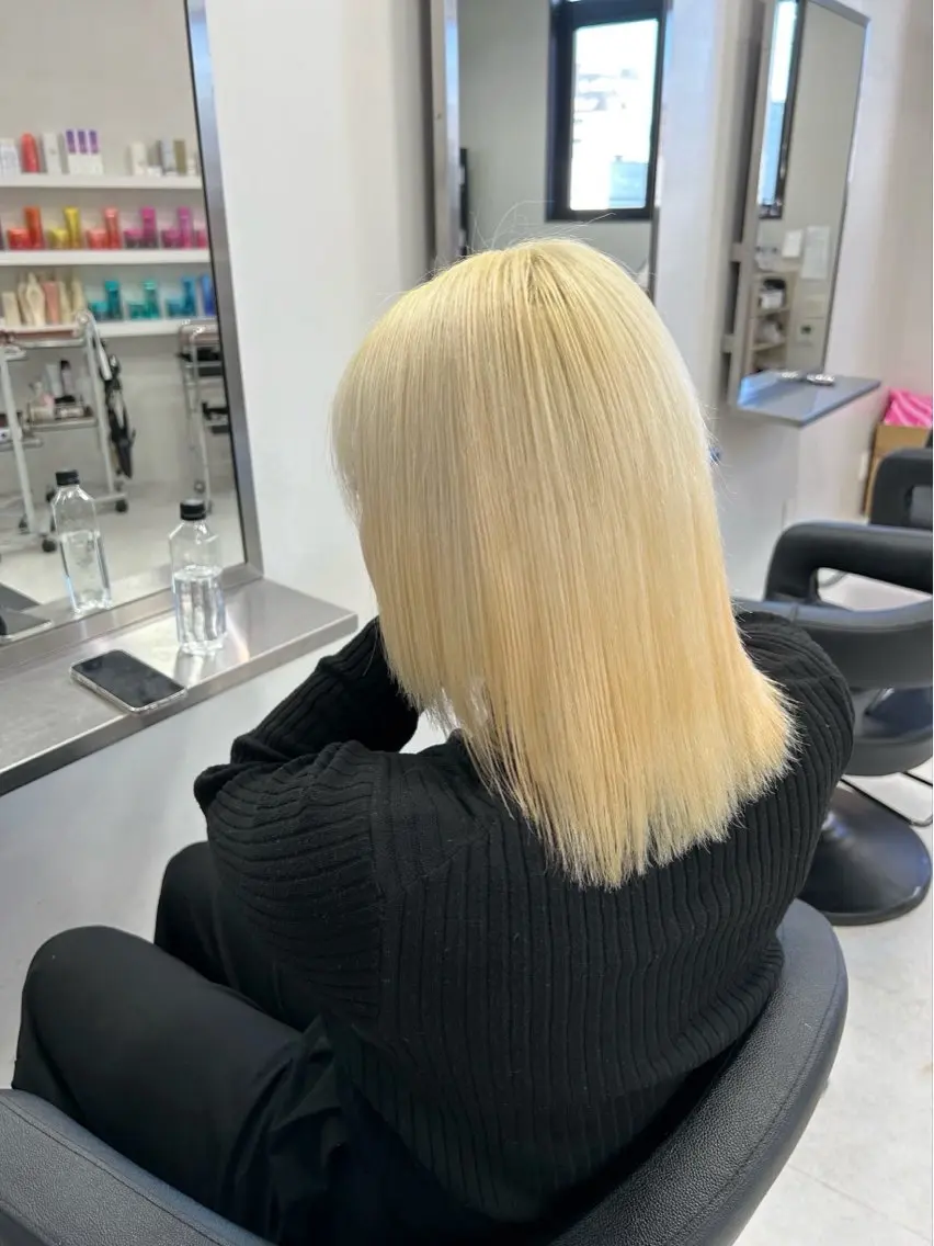 セミロング カラー 抜きっぱなしブロンド ブロンド ヘアカラー トリートメント Maya川越/ エクステ/ハイトーンのヘアスタイル