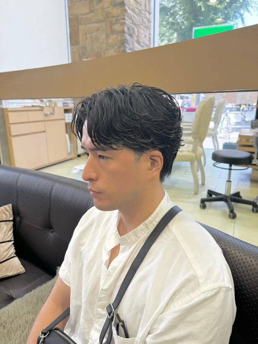 ミディアム パーマ メンズ ミディアムパーマ フェザーパーマ メンズパーマ カット パーマ メンズ特化 古賀陸斗のヘアスタイル