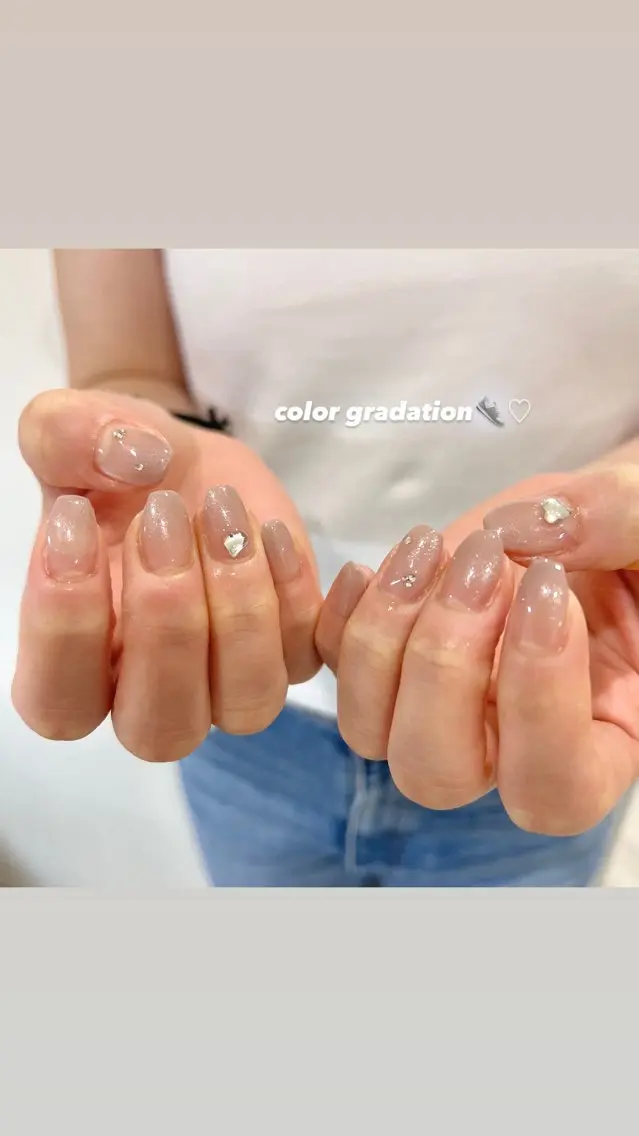 ネイル グラデーション ラメ(グリッター) 🎀チーク/ちゅるん 🫧chisa🎀のネイルデザイン