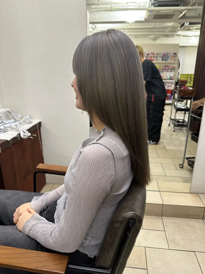 セミロング カット ヘアカラー トリートメント 我満 宏映のヘアスタイル