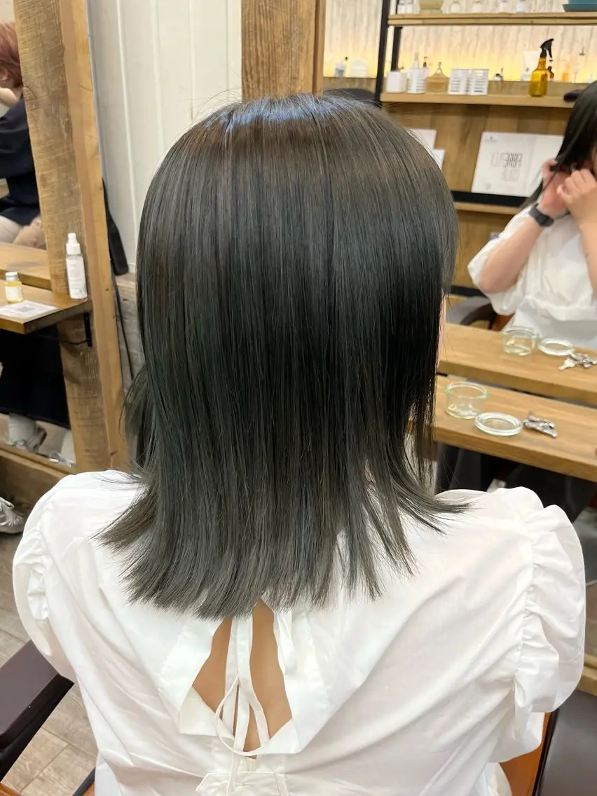 ショート カラー オリーブグレー 🦋レイヤー職人 猪瀬玲奈🦋のヘアスタイル