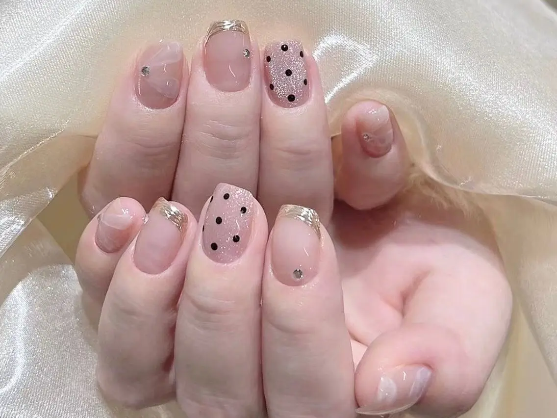 ネイル オーロラネイル チークネイル 長さ出し フットネイル フレンチネイル ハンドネイル ハンドケア lily nailのネイルデザイン