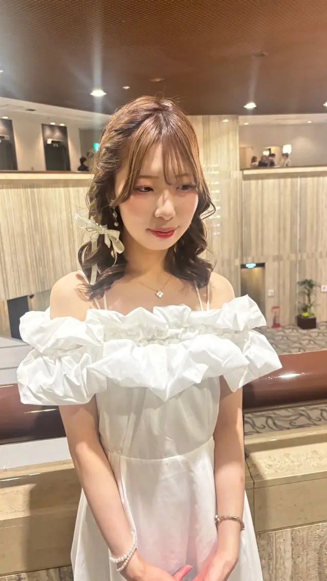 ミディアム ヘアセット 朝尾 愛花のヘアスタイル